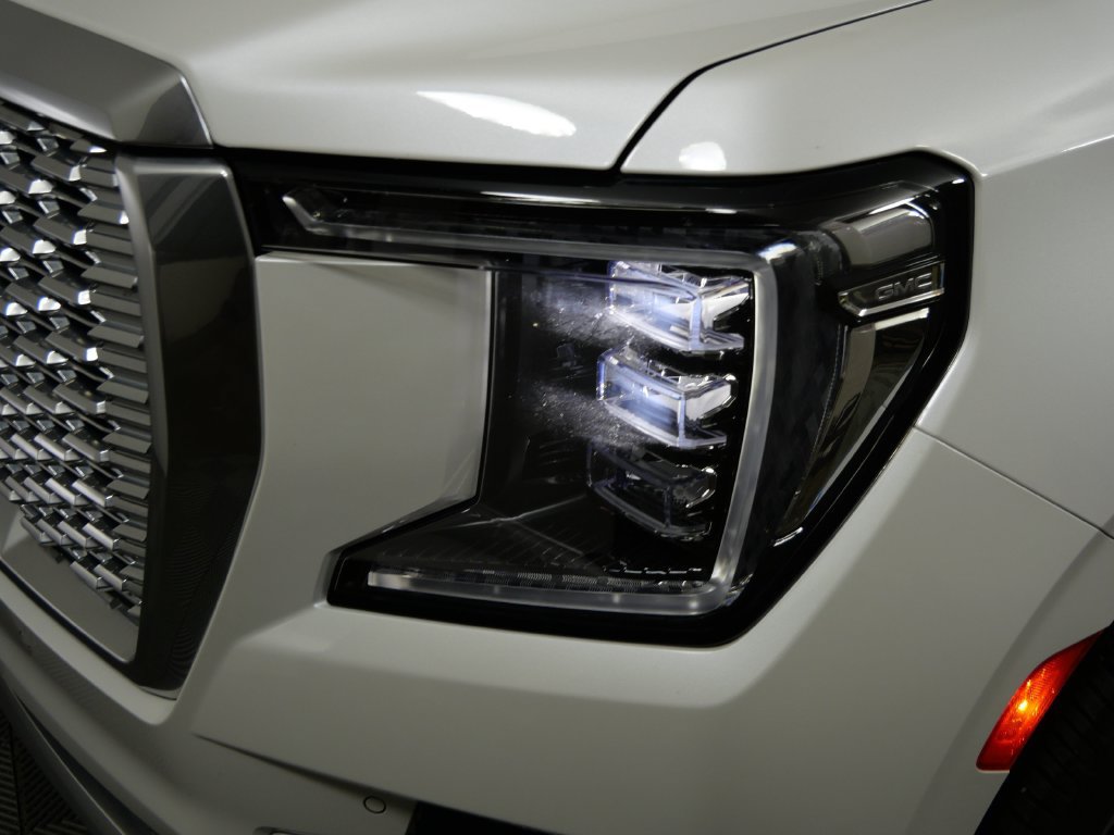 Used 2021 GMC Yukon Denali AWD/4WD image 9