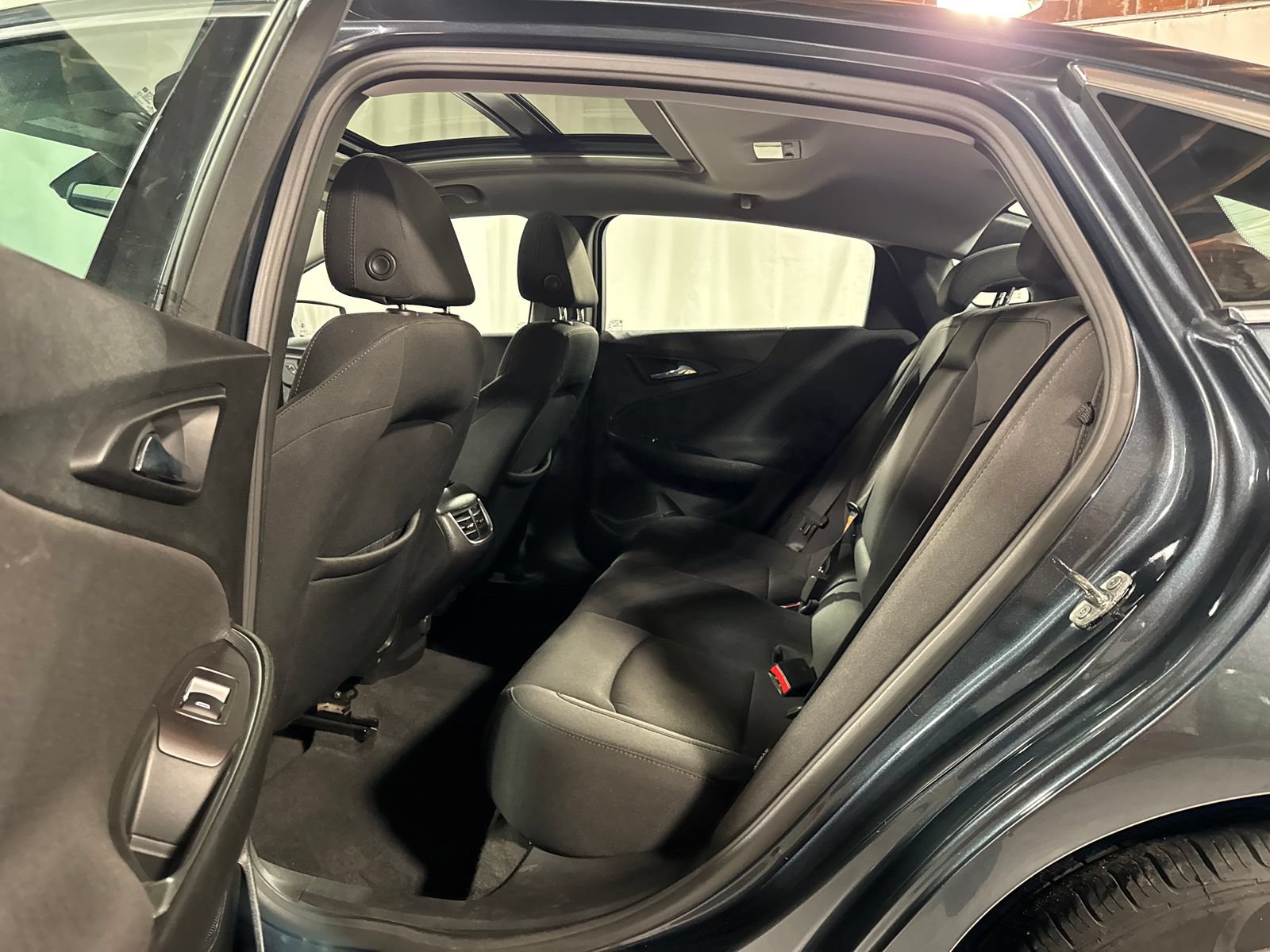Used 2021 Chevrolet Malibu LT FWD image 5