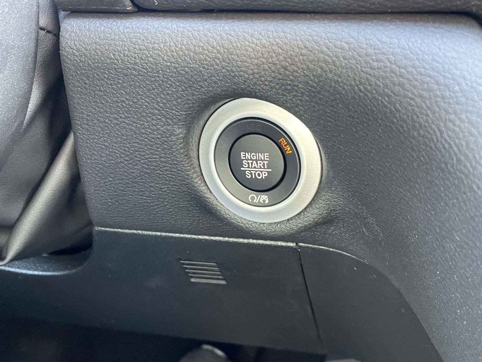 New 2026 Chrysler Pacifica Select FWD image 15