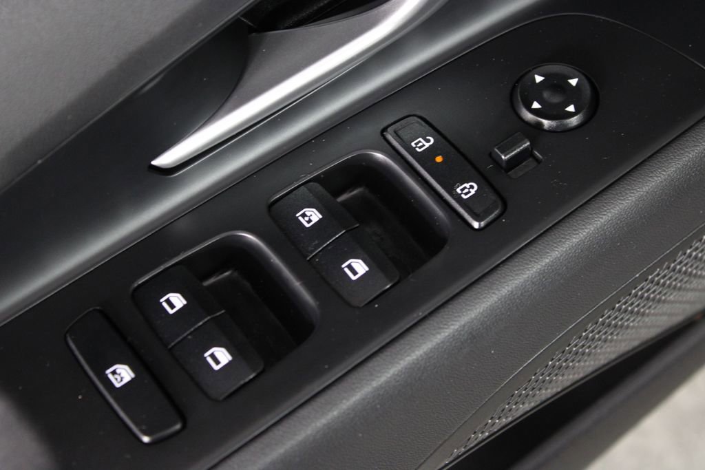 Used 2025 Hyundai Elantra SEL image 22