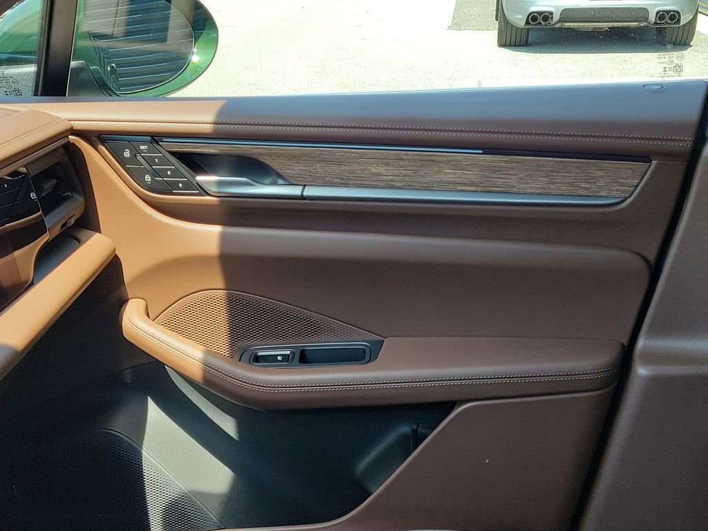 New 2026 Porsche Macan 4 Electric image 23