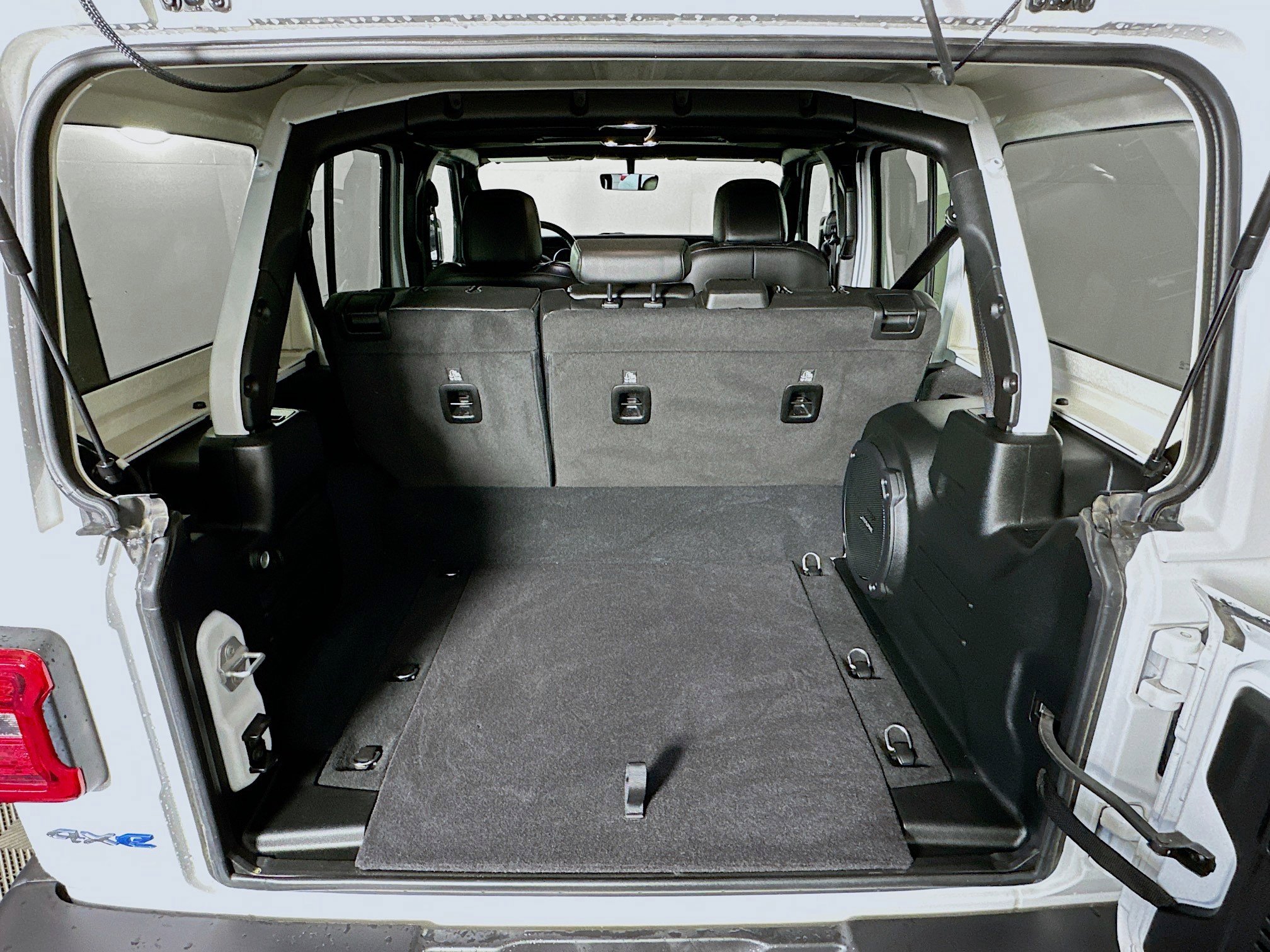 Used 2023 Jeep Wrangler Sahara w/ Cold Weather Group image 28