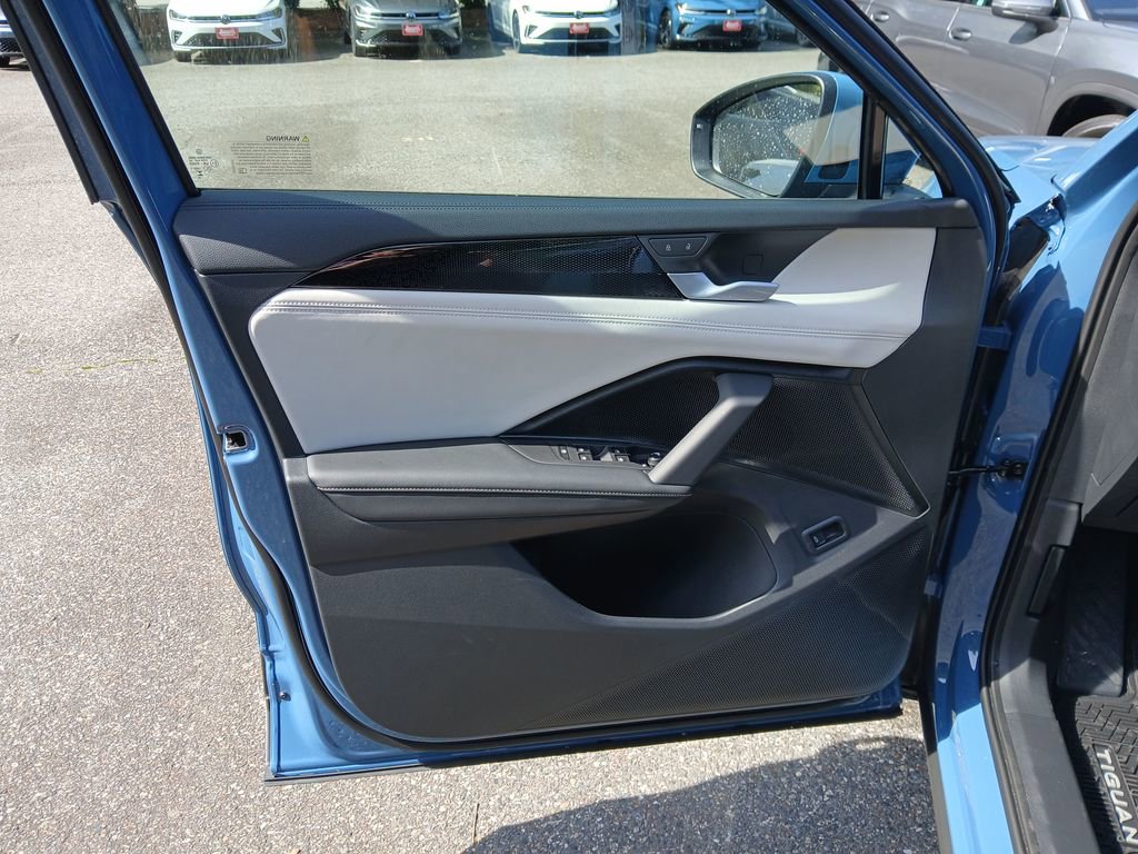 New 2025 Volkswagen Tiguan SE image 10