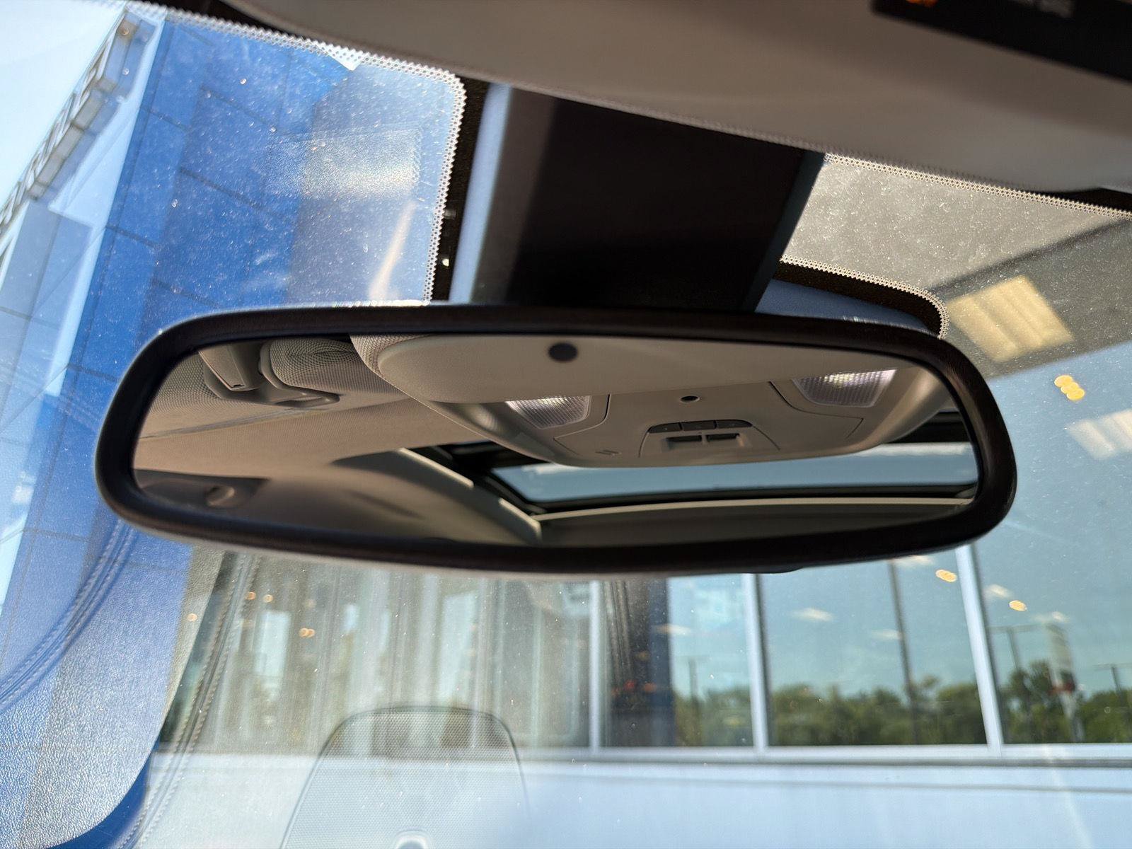 Used 2018 Chevrolet Impala Premier w/ Premier Confidence Package FWD image 29
