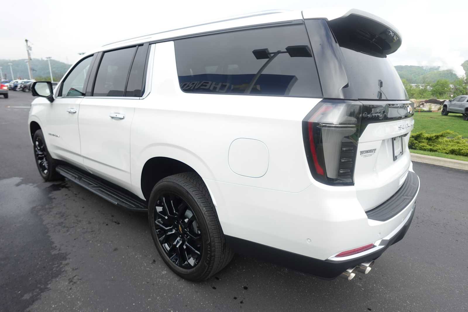 New 2025 Chevrolet Suburban Premier AWD/4WD image 5