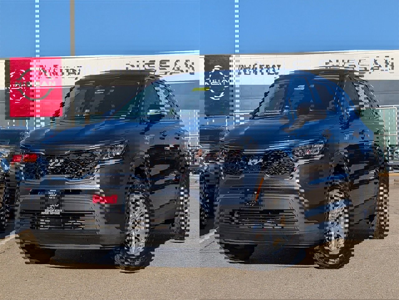 Used 2023 Kia Sorento LX image 2