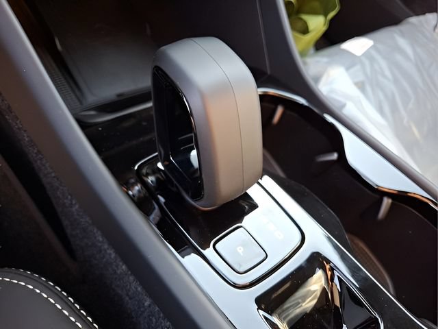 New 2026 Volvo XC40 B5 Ultra w/ Climate Package AWD/4WD image 5