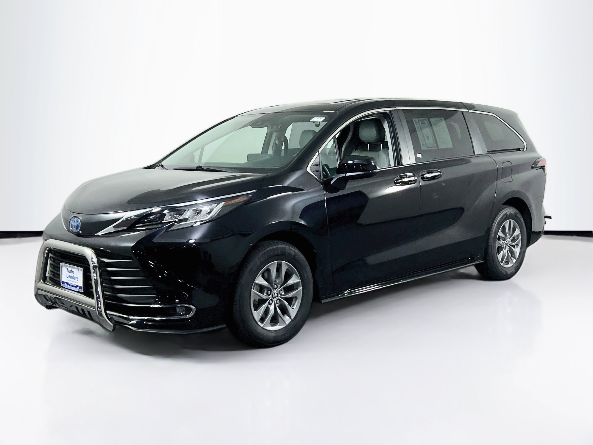 Used 2023 Toyota Sienna XLE