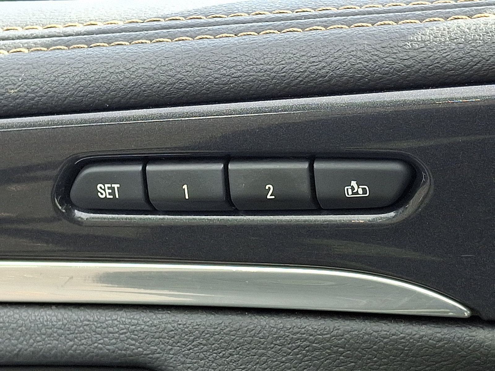 Used 2016 Chevrolet Impala LTZ w/ Enhanced Convenience Package FWD image 27