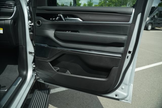 New 2026 Jeep Grand Wagoneer Summit AWD/4WD image 20