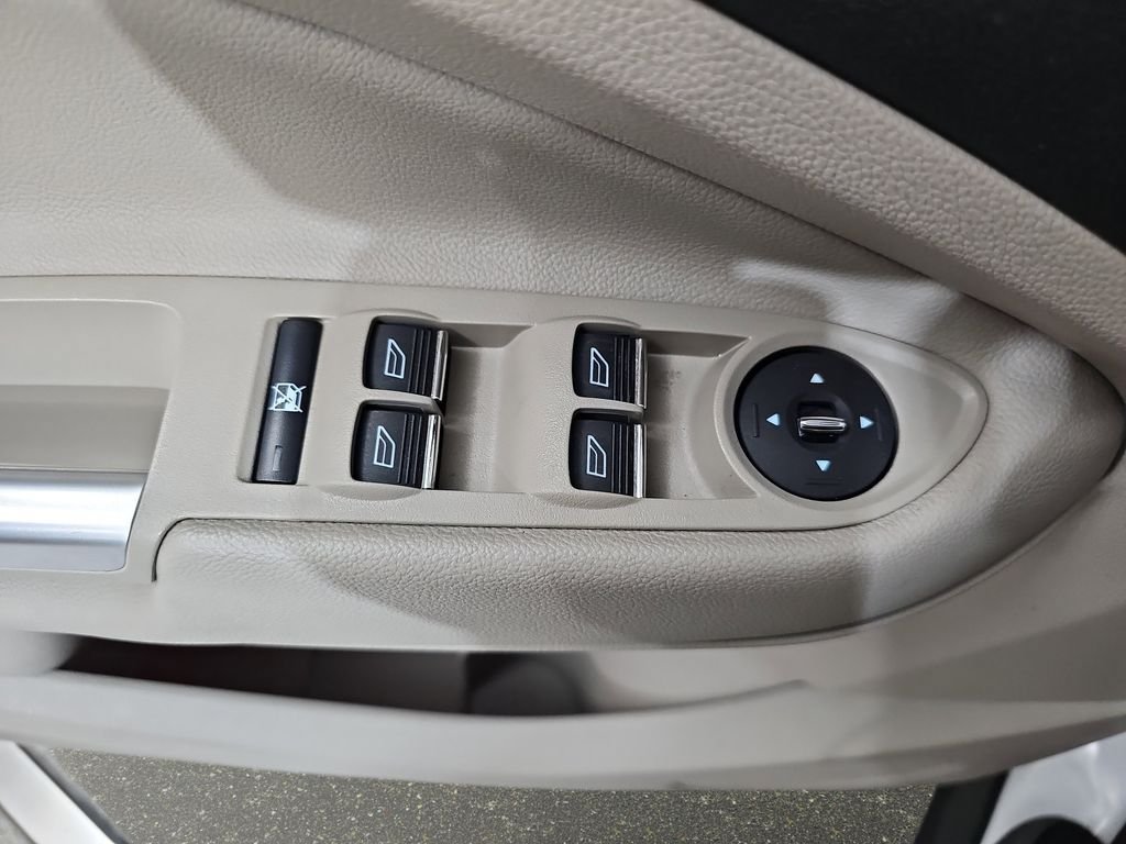 Used 2015 Ford Escape Titanium w/ Equipment Group 301A AWD/4WD image 29