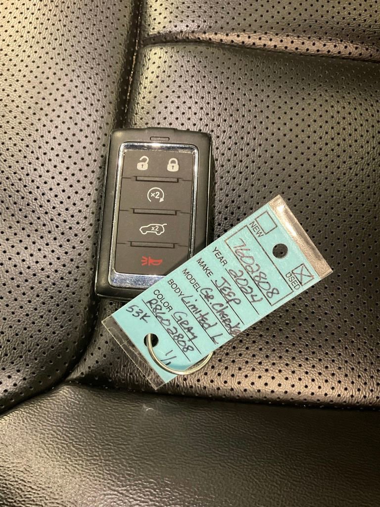 Used 2024 Jeep Grand Cherokee L Limited w/ Luxury Tech Group II image 31