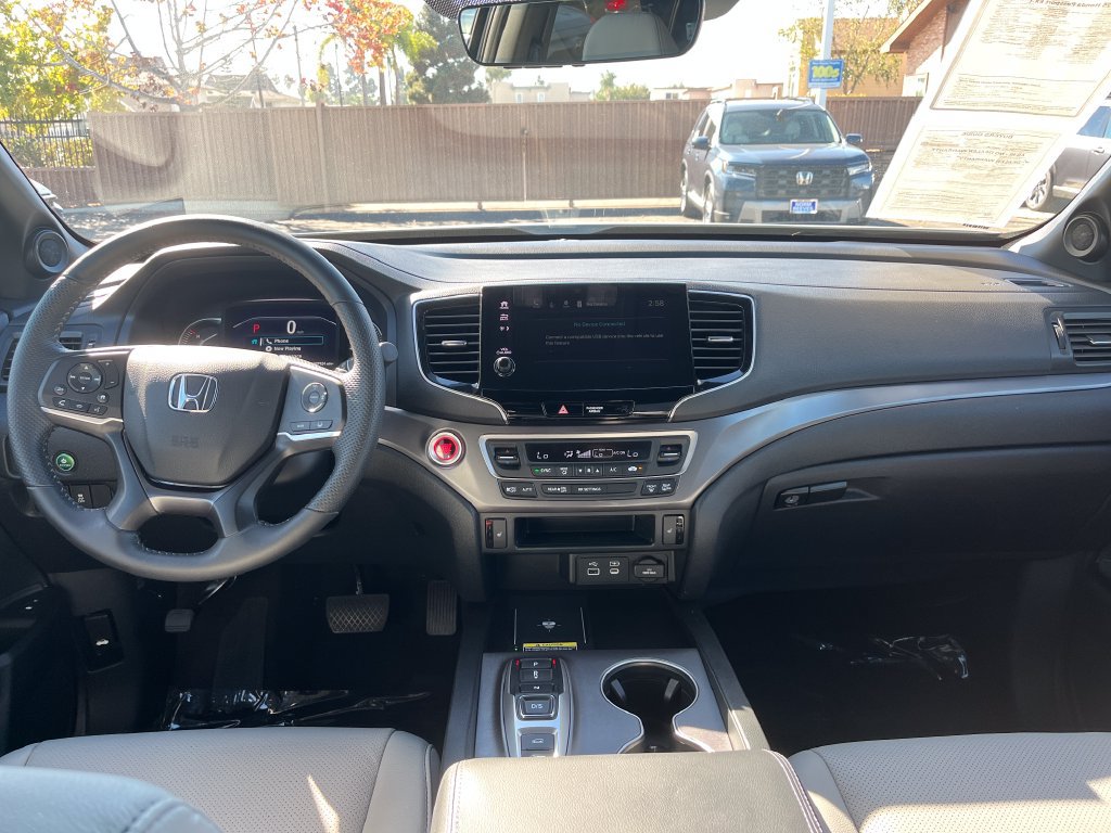 Used 2025 Honda Passport EX-L image 12