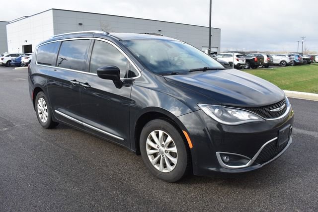 Used 2018 Chrysler Pacifica Touring-L Plus image 10