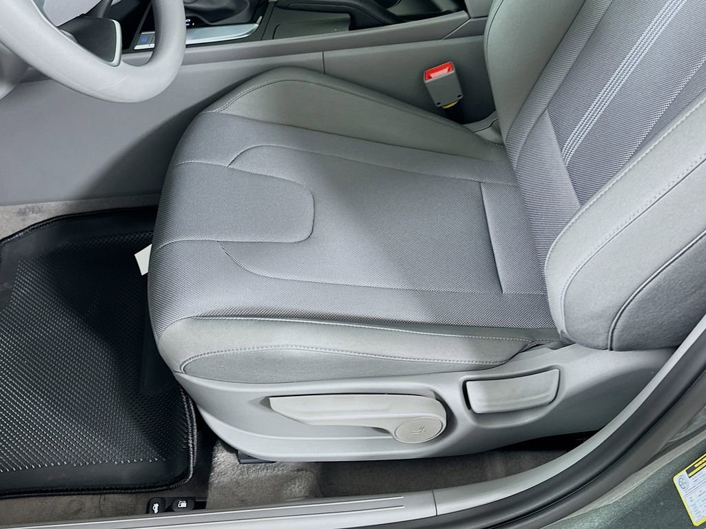 New 2026 Hyundai Elantra SE FWD image 19