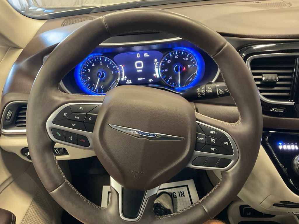 Used 2017 Chrysler Pacifica Touring-L Plus FWD image 4