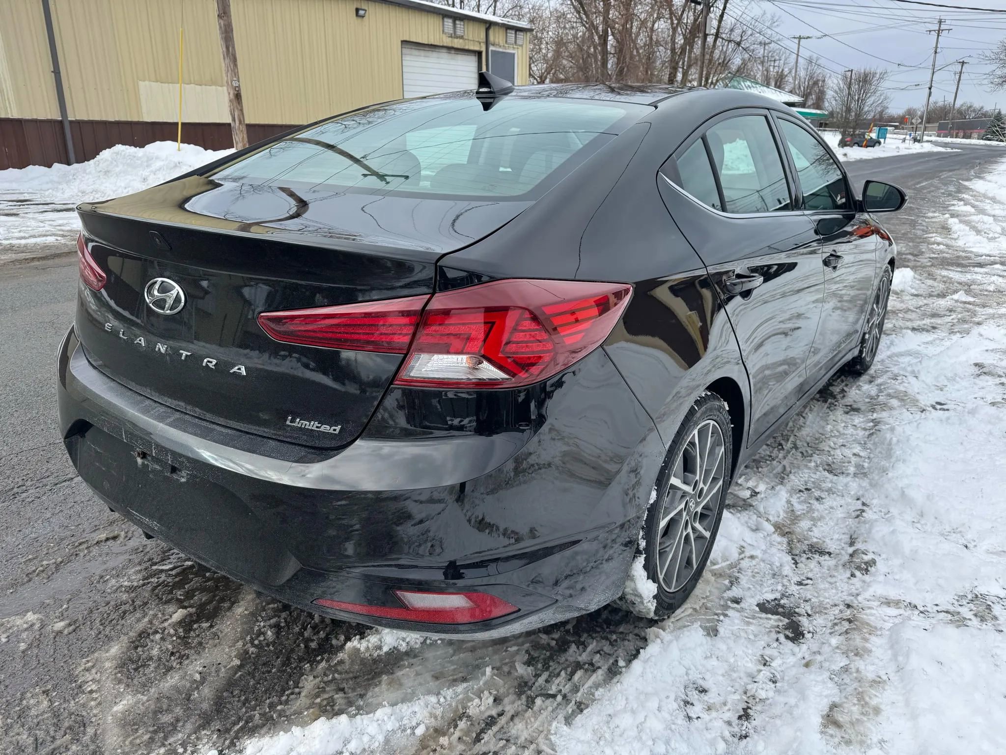 Used 2019 Hyundai Elantra Limited w/ Ultimate Package 02 FWD image 5
