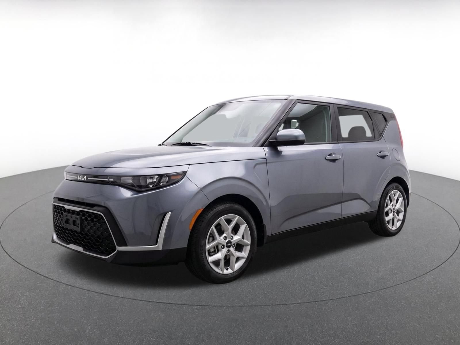 Used 2025 Kia Soul LX w/ LX Technology Package FWD image 3