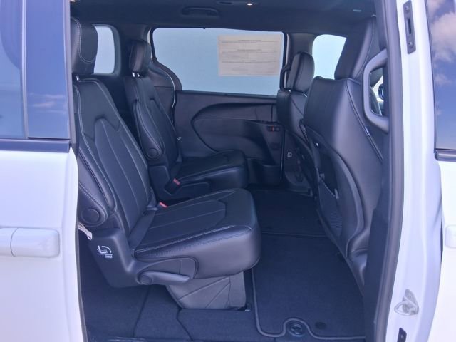New 2026 Chrysler Pacifica Select w/ S Appearance Package image 22