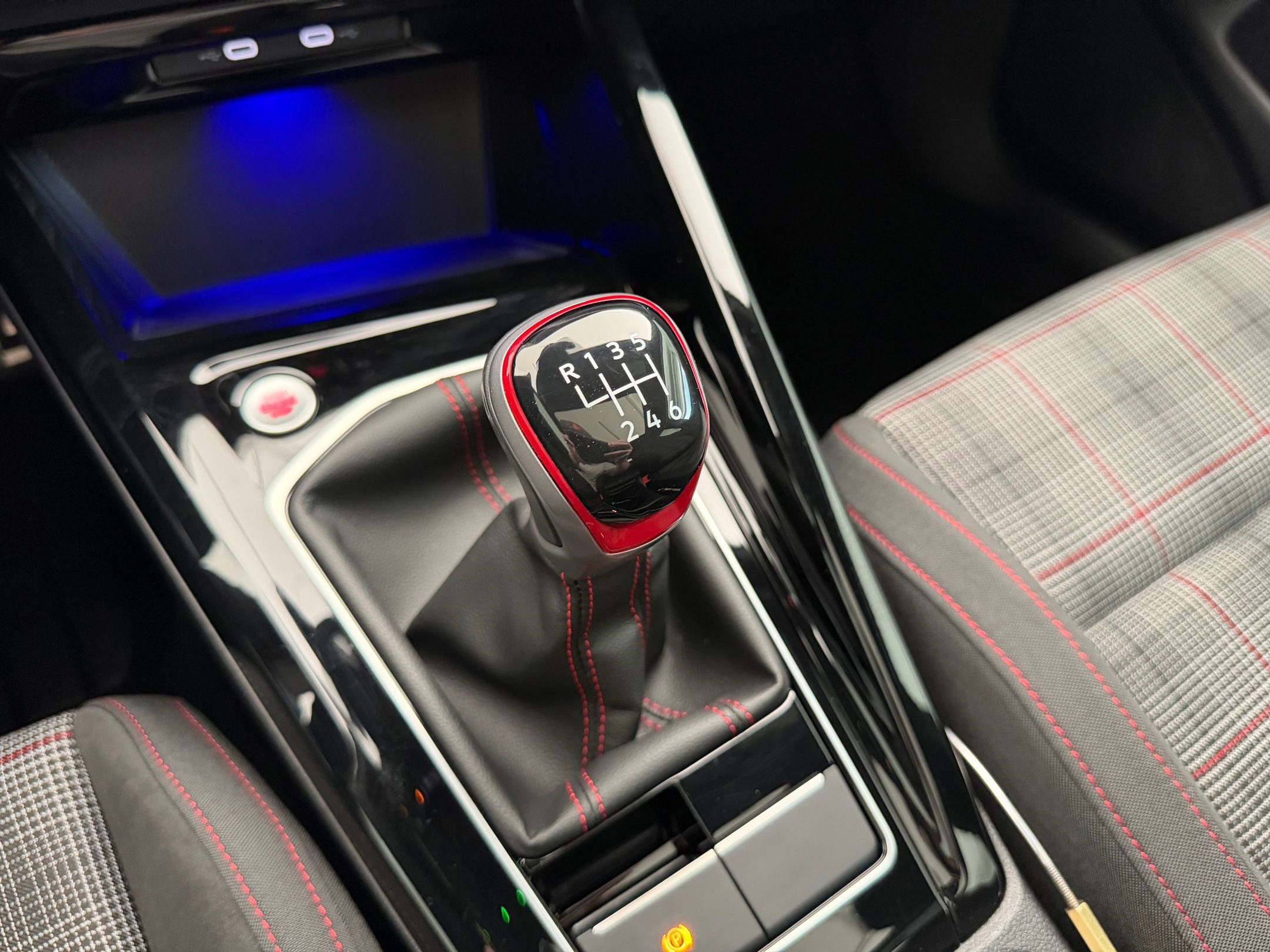 Used 2024 Volkswagen GTI SE w/ MDO Package image 19