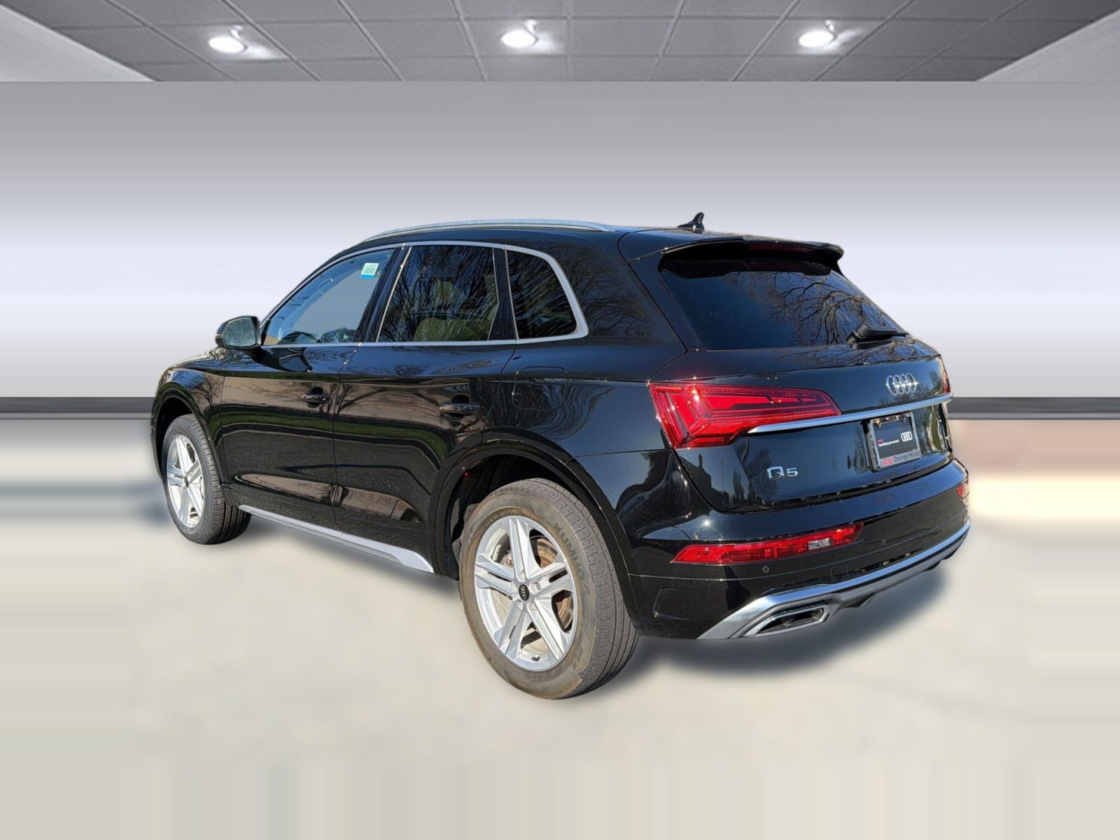 Used 2022 Audi Q5 e Premium Plus w/ Premium Plus Package image 3