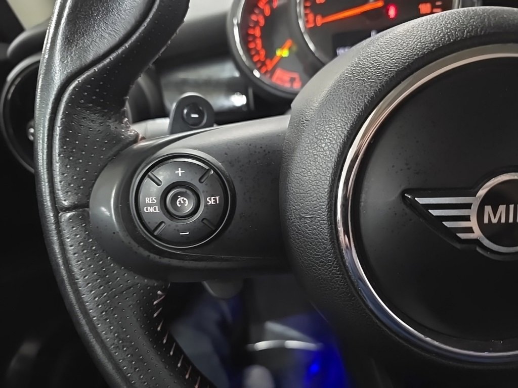 Used 2019 MINI Cooper S image 17