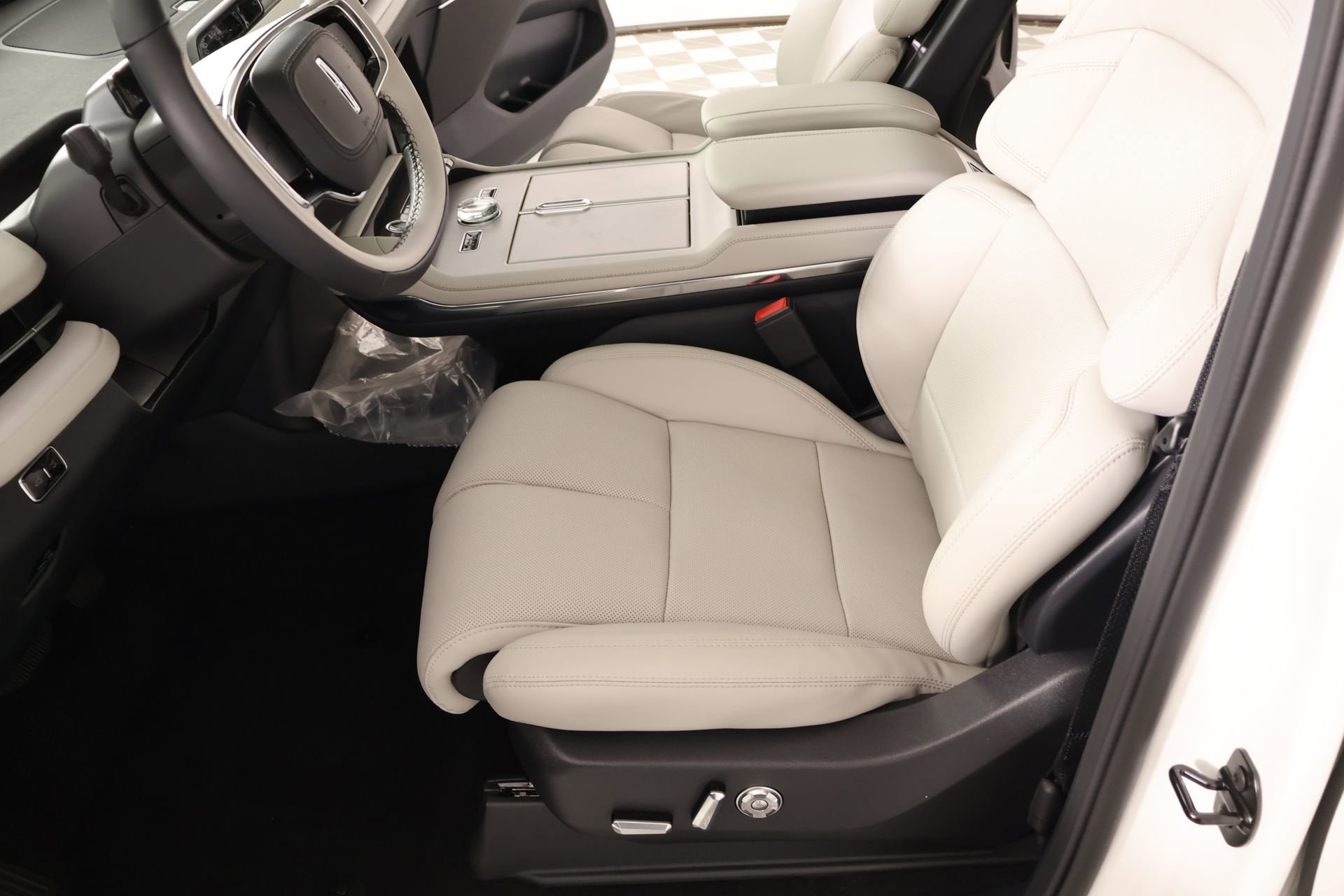 New 2026 Lincoln Navigator L Reserve AWD/4WD image 11