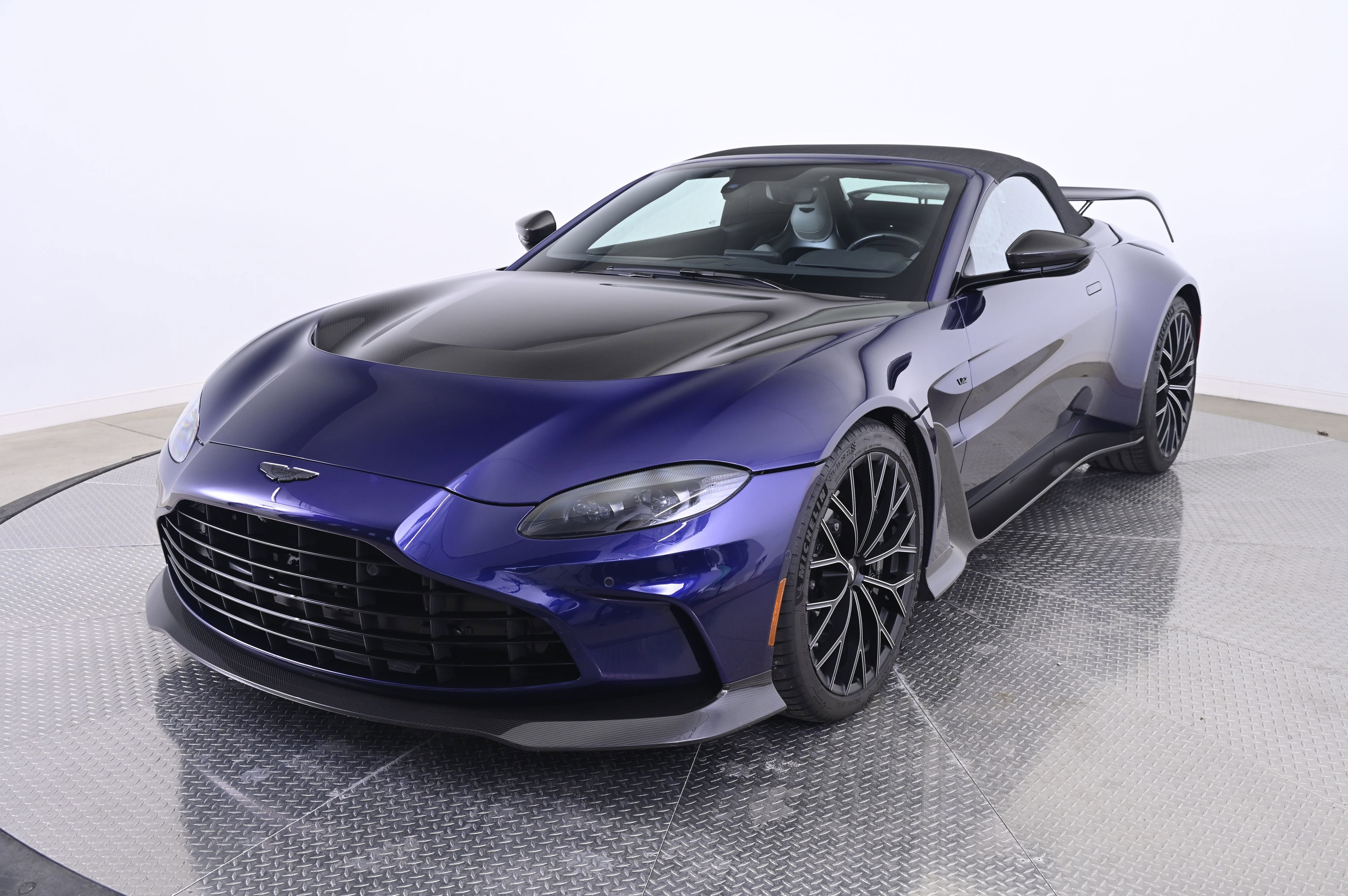 Used 2023 Aston Martin V12 Vantage Roadster image 11