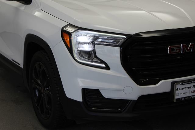 Used 2022 GMC Terrain SLE w/ Driver Convenience Package image 2