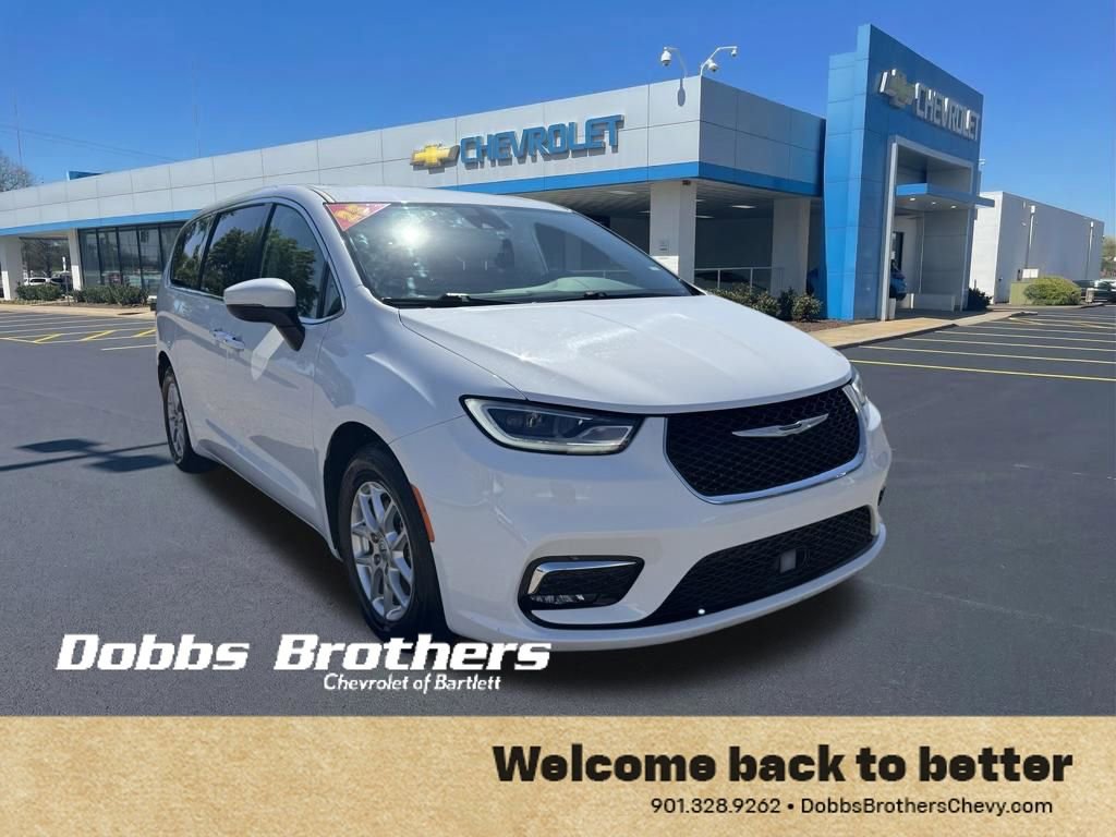 Used 2023 Chrysler Pacifica Touring-L image 1