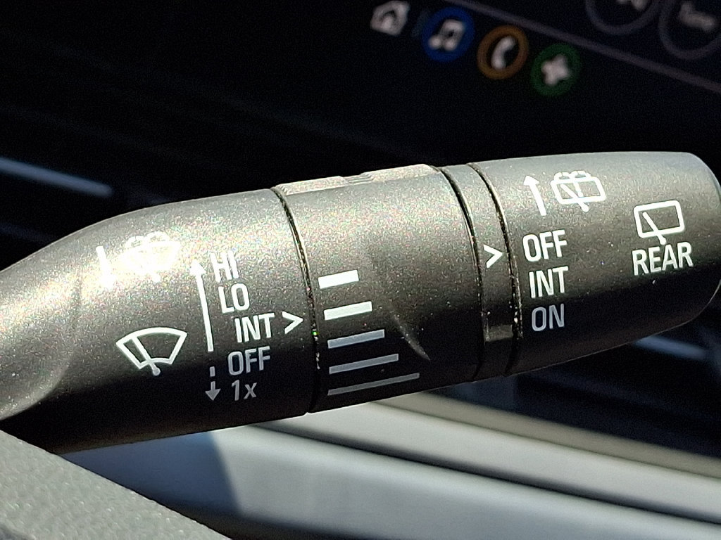 Used 2025 Chevrolet Trax LS FWD image 25