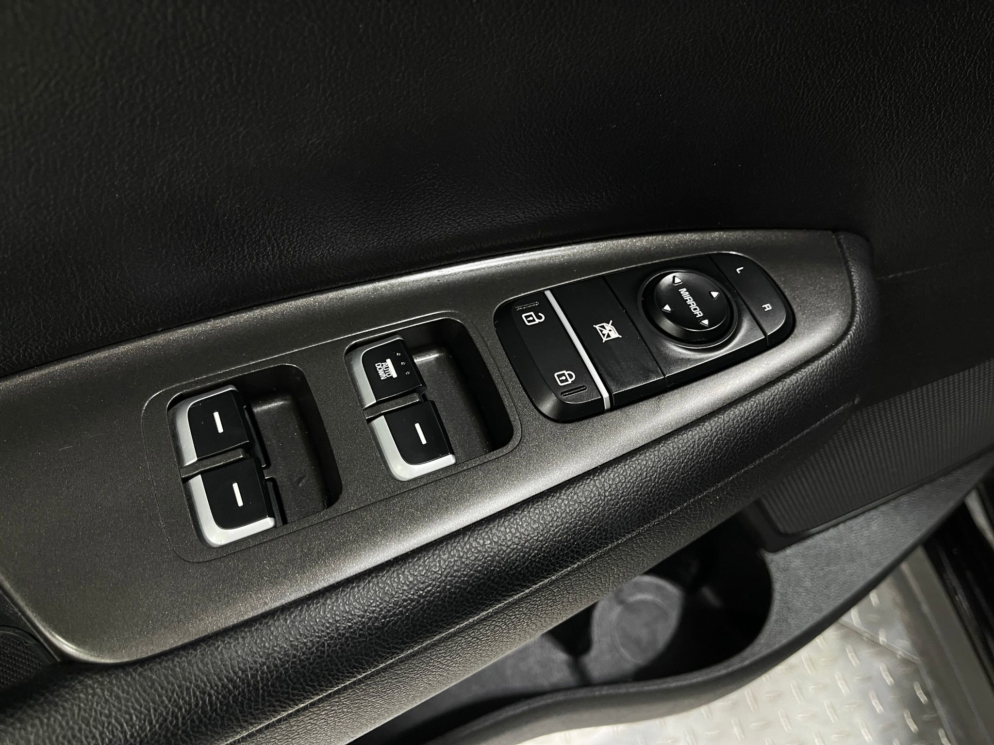 Used 2018 Kia Optima LX w/ 17" Alloy Wheels Package image 13