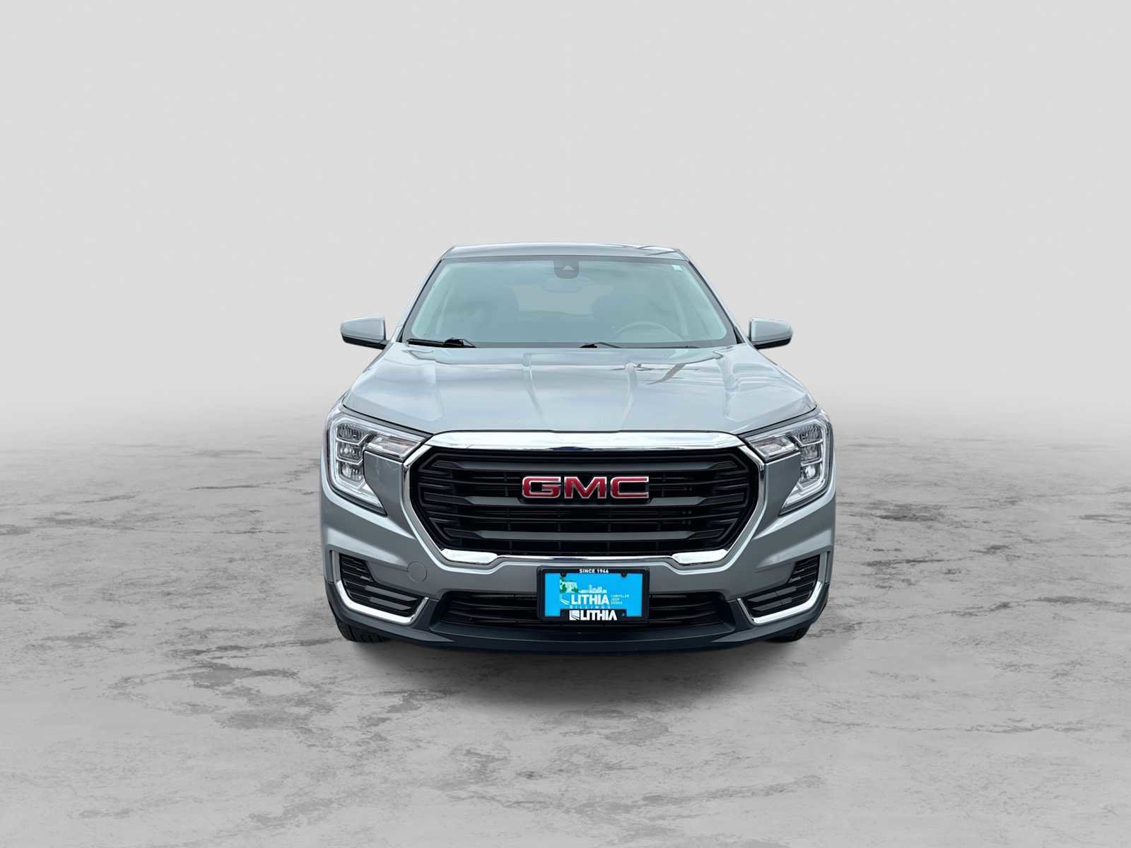 Used 2024 GMC Terrain SLE image 3