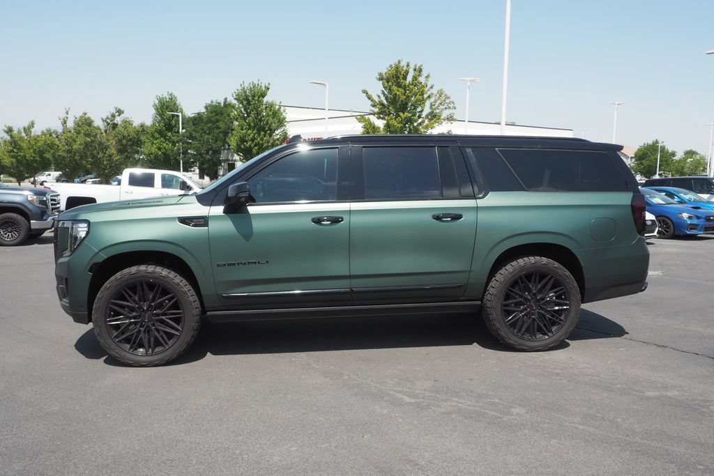 Used 2024 GMC Yukon XL Denali Ultimate AWD/4WD image 4