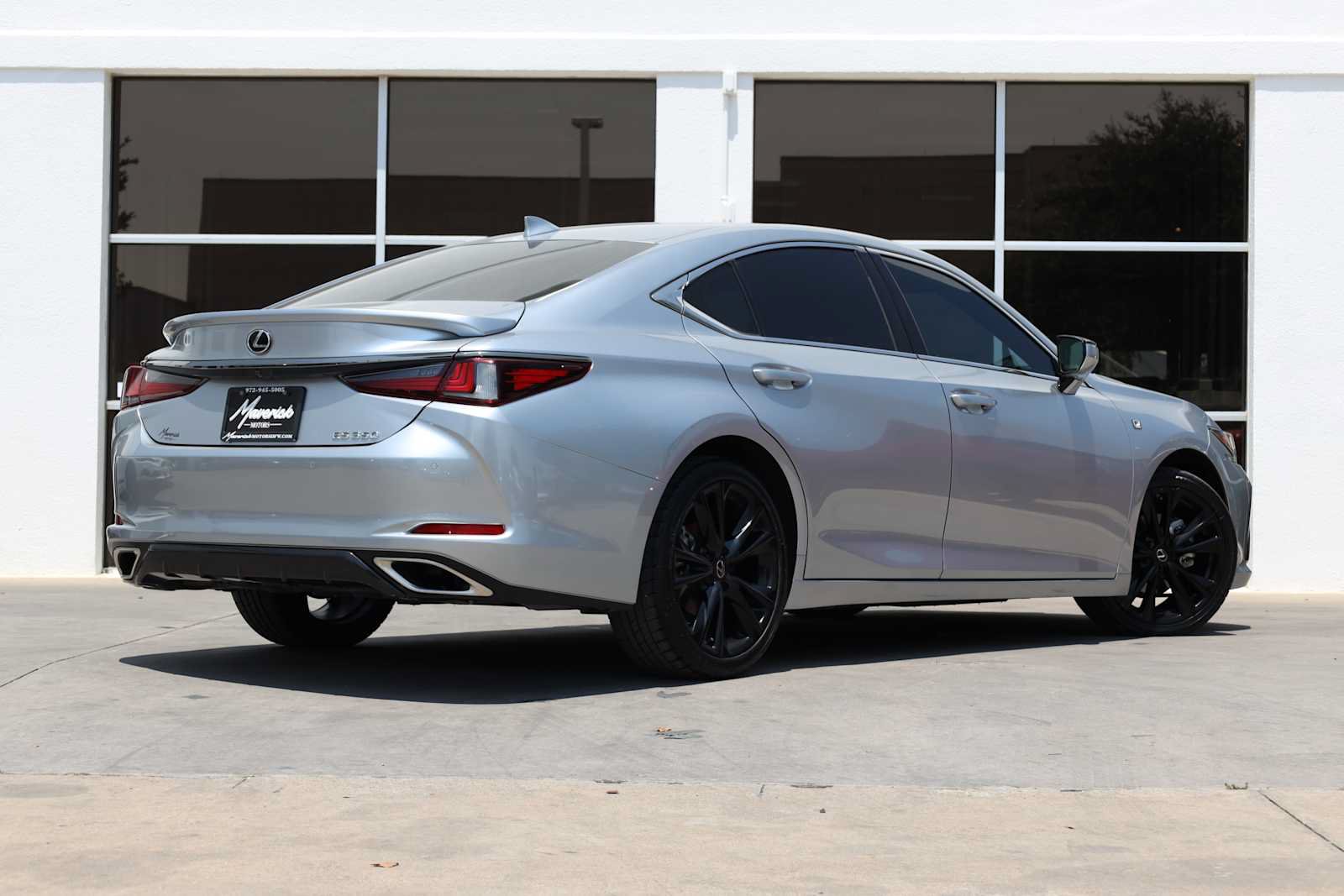 Used 2022 Lexus ES 300h F Sport w/ Accessory Package 2 FWD image 9