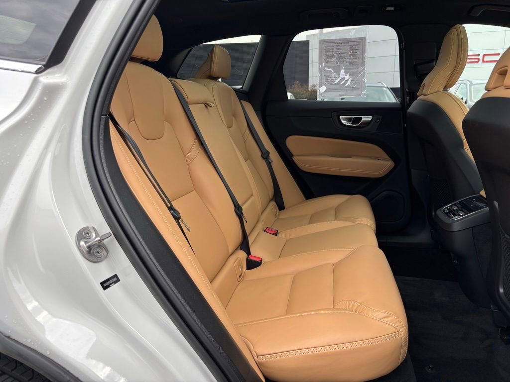 Used 2023 Volvo XC60 B6 Ultimate w/ Protection Package Premier AWD/4WD image 24