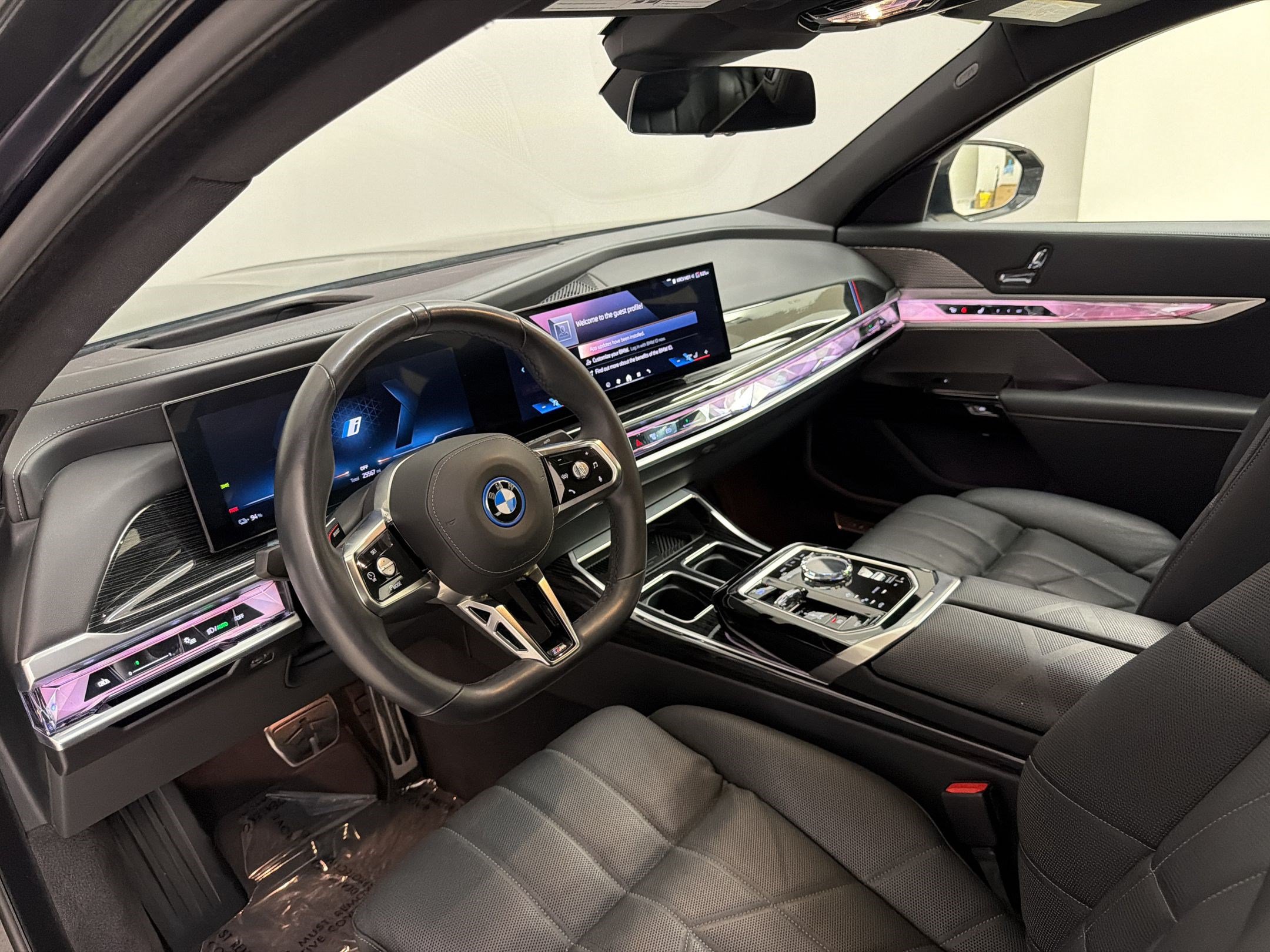 Used 2025 BMW i7 xDrive60 w/ Executive Package AWD/4WD image 4