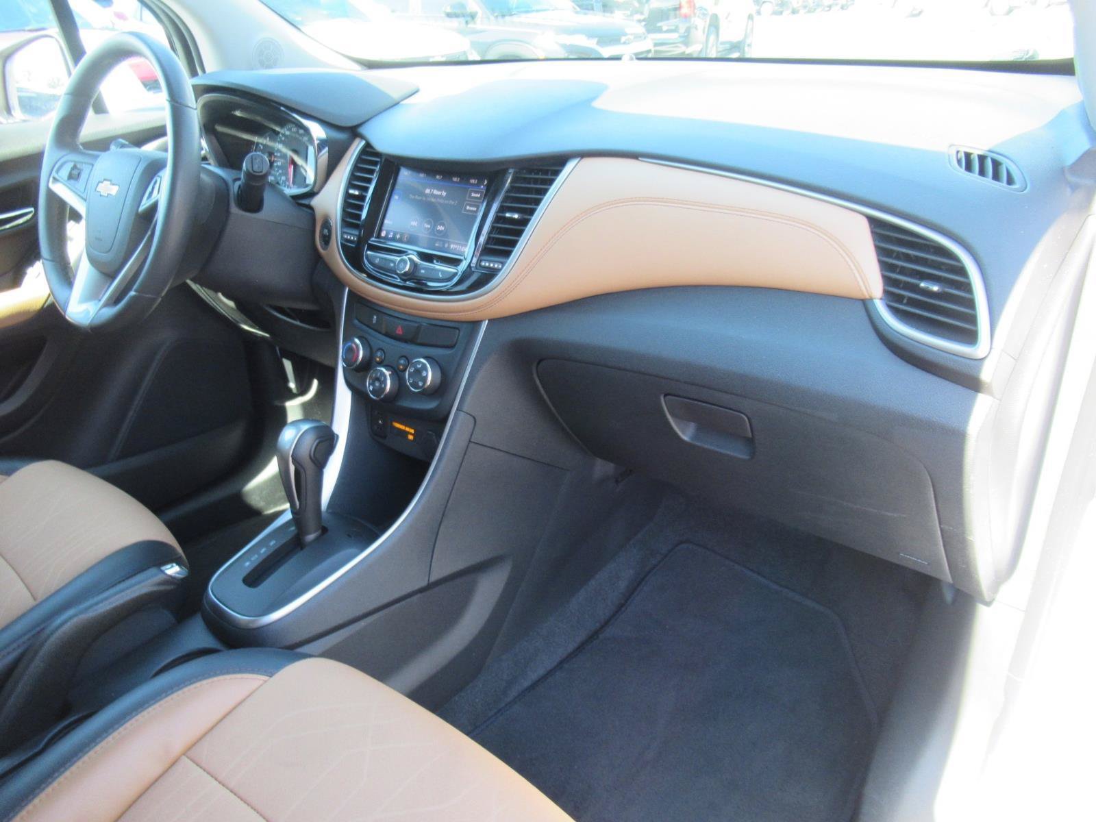 Certified 2020 Chevrolet Trax LT w/ Driver Confidence Package FWD image 11