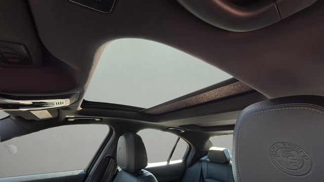 Used 2023 Alfa Romeo Giulia Estrema image 20