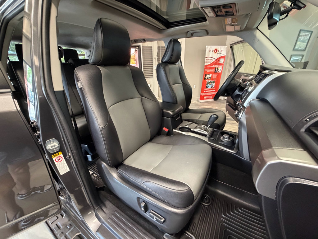 Used 2017 Toyota 4Runner SR5 AWD/4WD image 4