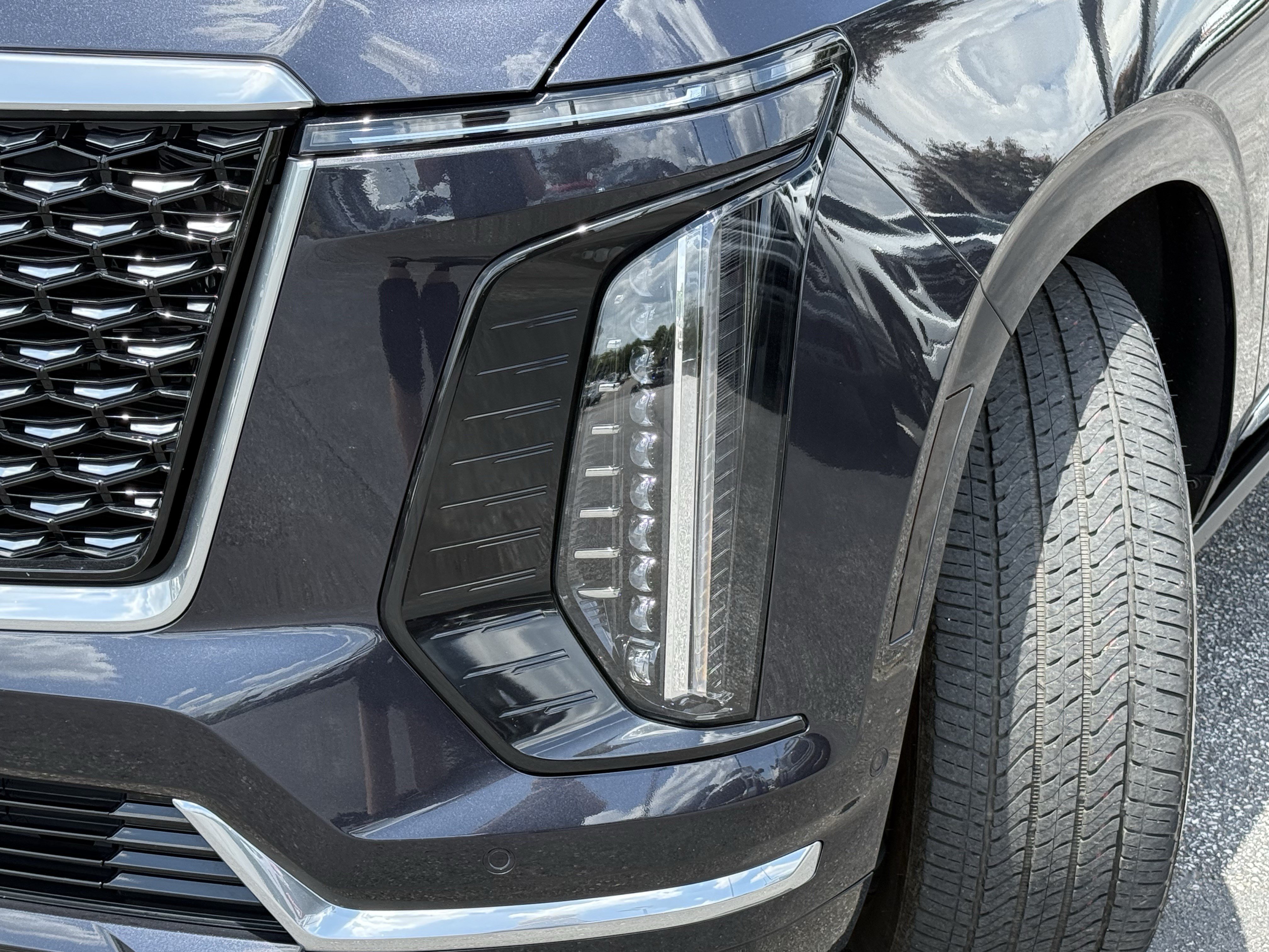 Used 2025 Cadillac Escalade Premium Luxury w/ Touring Package AWD/4WD image 6
