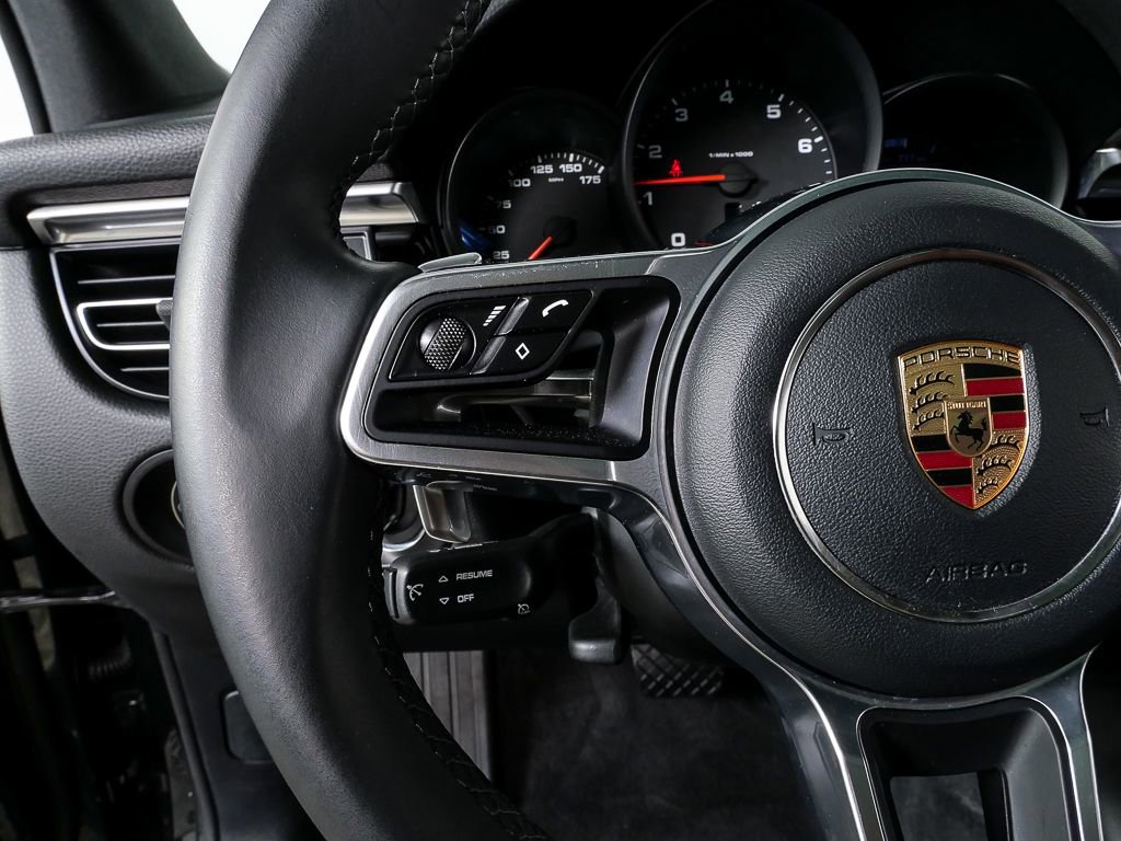 Certified 2020 Porsche Macan image 9