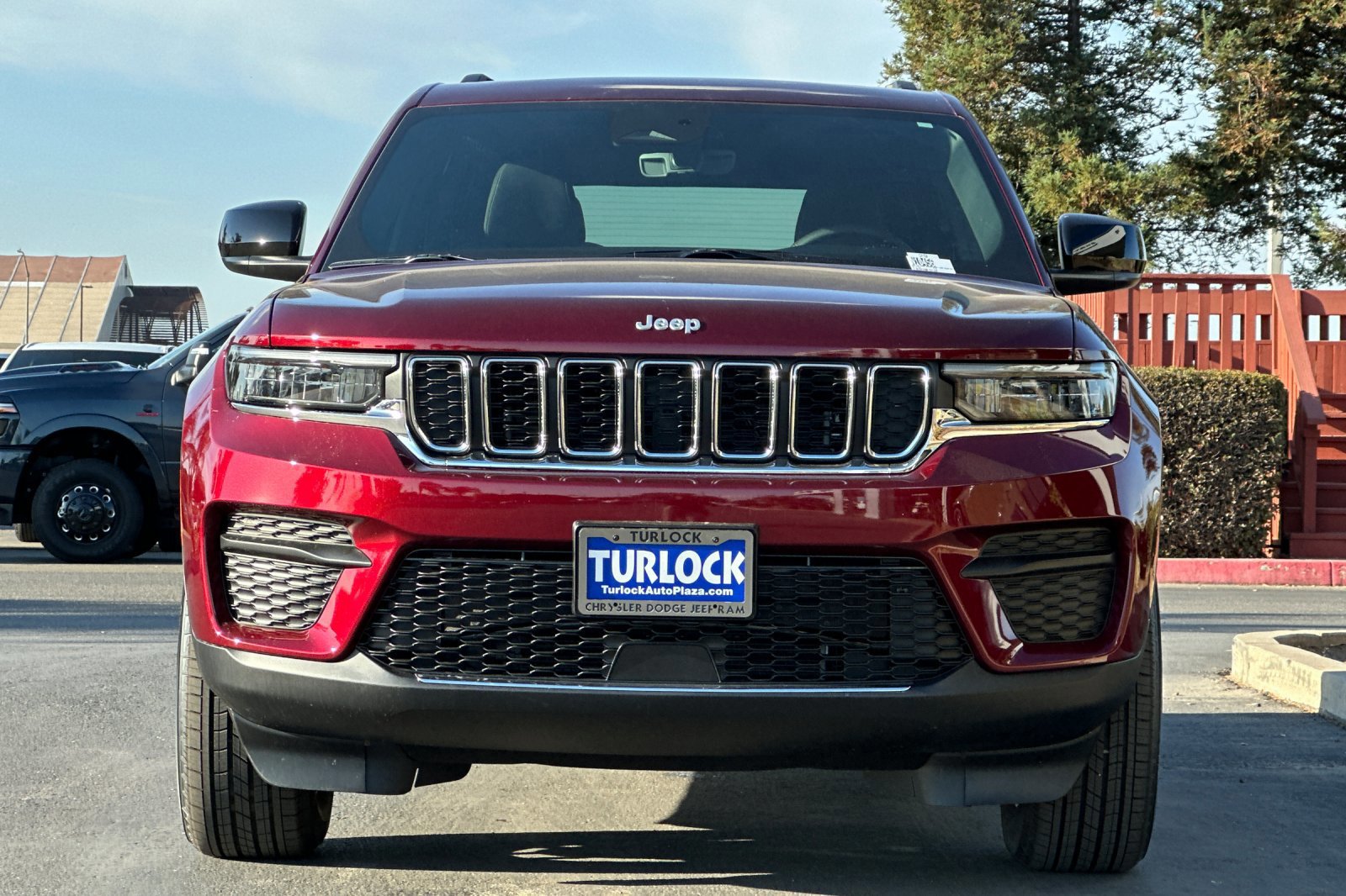 New 2025 Jeep Grand Cherokee Laredo X w/ Luxury Tech Group I image 9