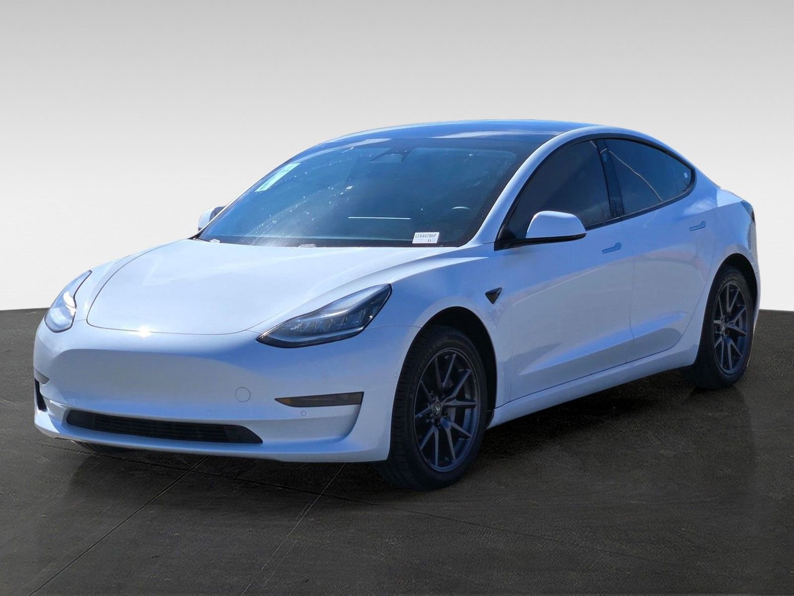 Used 2020 Tesla Model 3 Standard Range Plus image 8