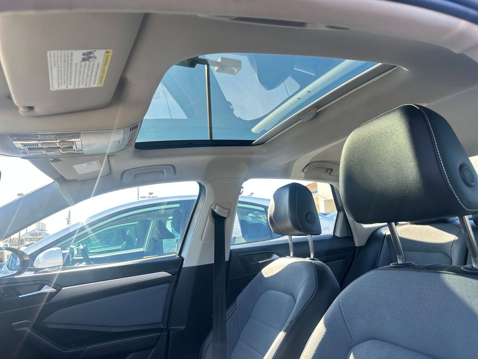 Used 2025 Volkswagen Jetta SE image 29