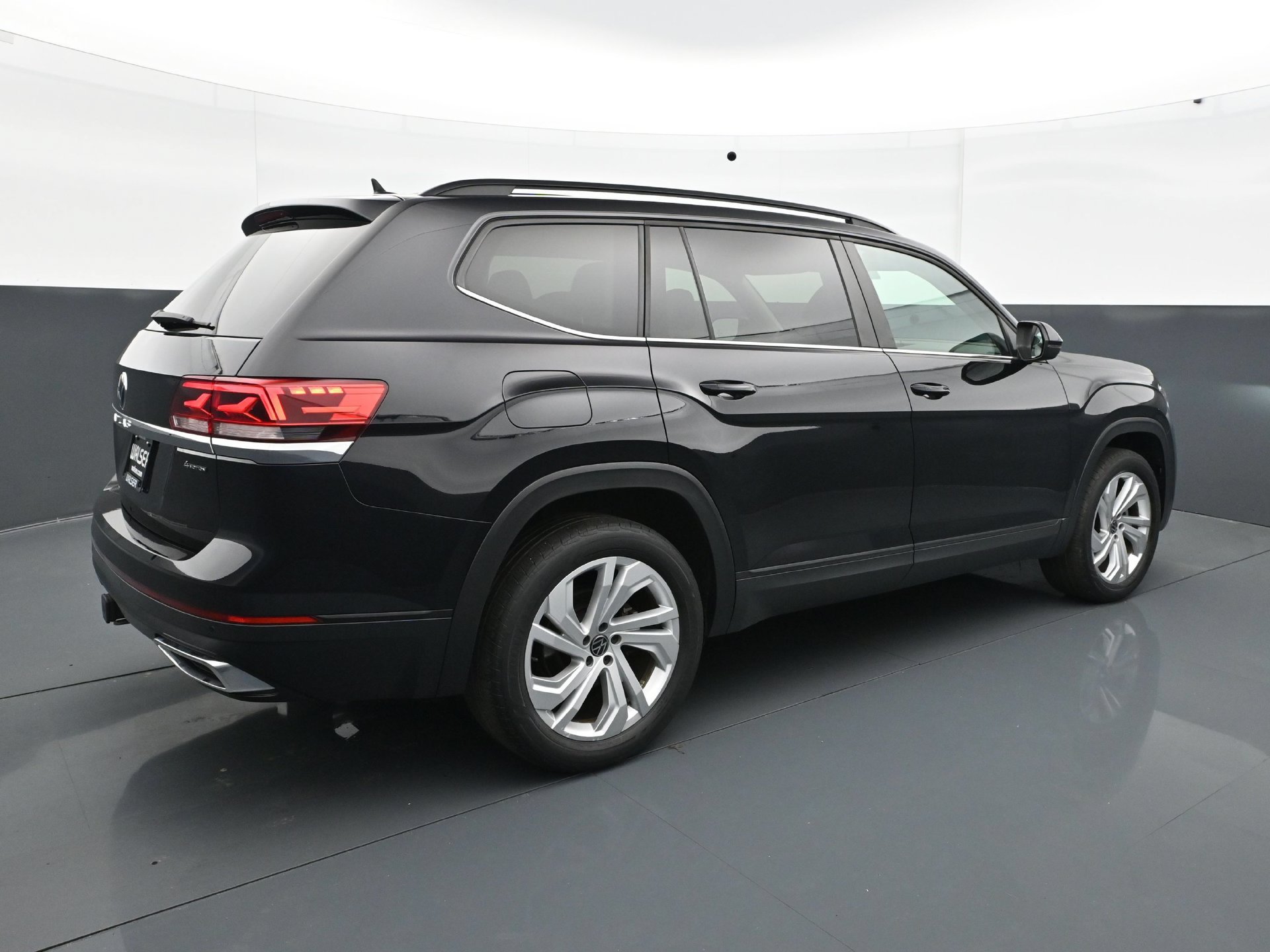 Used 2023 Volkswagen Atlas SE w/ Panoramic Sunroof Package AWD/4WD image 7