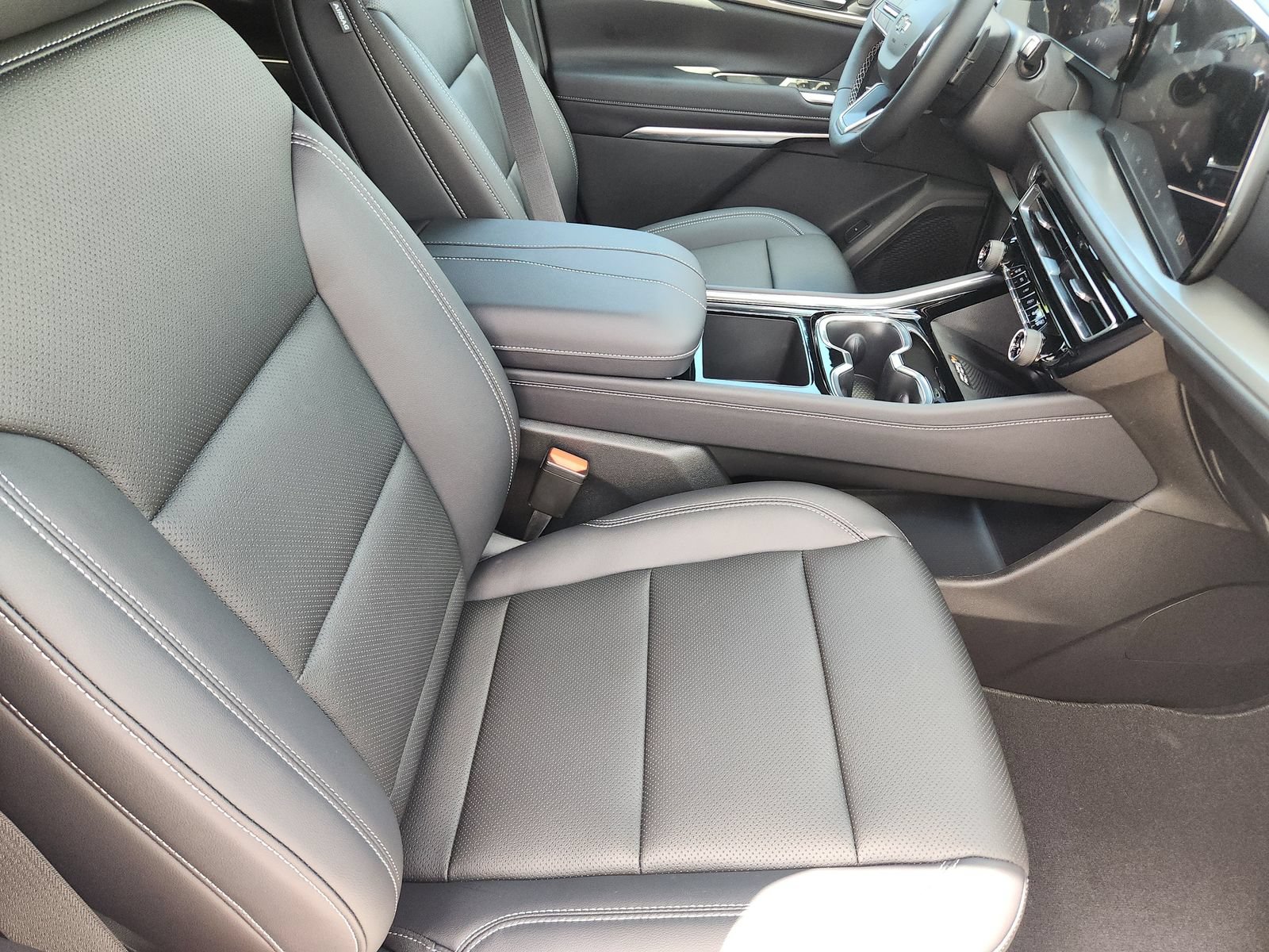 New 2026 Chevrolet Traverse LT w/ Midnight/Sport Edition FWD image 14