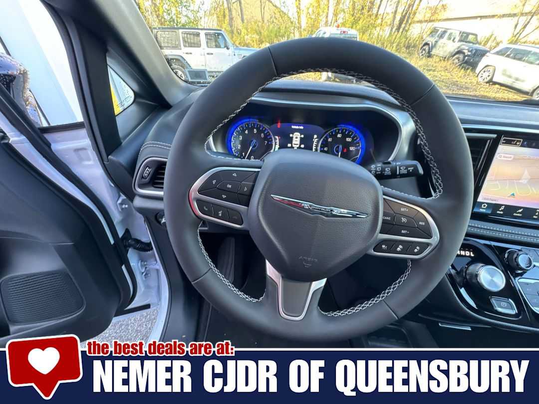New 2026 Chrysler Pacifica Select AWD/4WD image 14