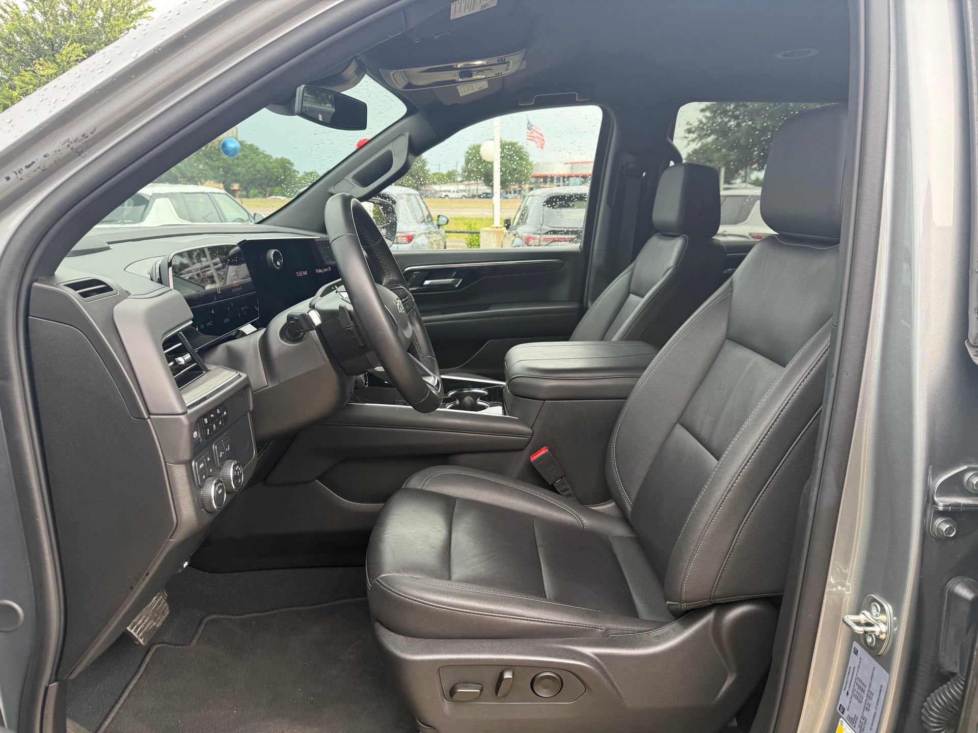 Used 2025 Chevrolet Tahoe Z71 AWD/4WD image 7