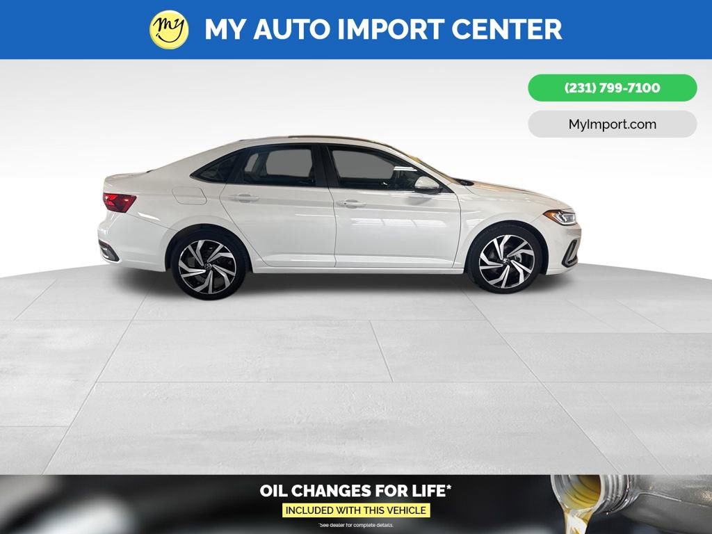 Used 2025 Volkswagen Jetta SEL image 8
